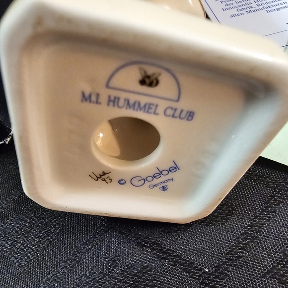 Goebel - 'I brought you a gift' Club Piece - Picture 6 of 6